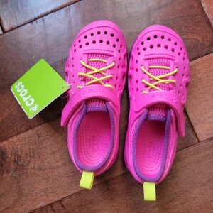 New with tag Crocs Swiftwater Play shoes Kids C13 Neon Magenta